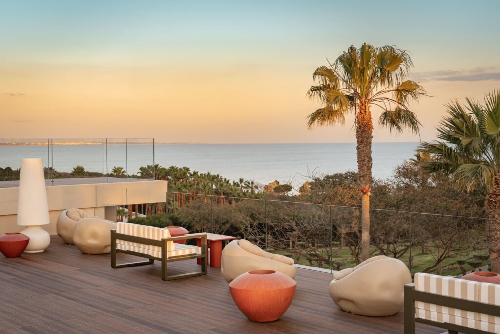 Ocean view of the Zénite Rooftop Bar in São rafael, Albufeira