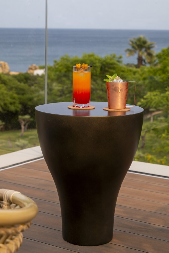 cocktail with ocean view at zenite fooftop bar in albufeira