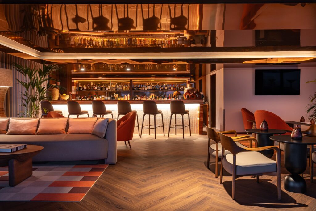 relaxing atmosphere of the interior bar of Zenite Rooftop Bar